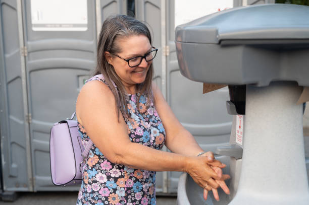 Best Luxury portable toilet rental  in Crescent City, FL